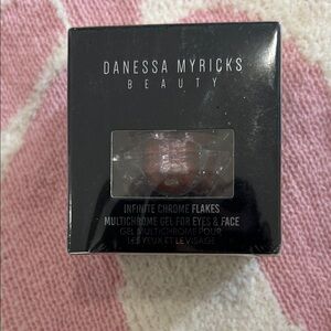 Danessa Myricks Beauty Infinite Chrome Flakes - Shimmering Multicolor Gel